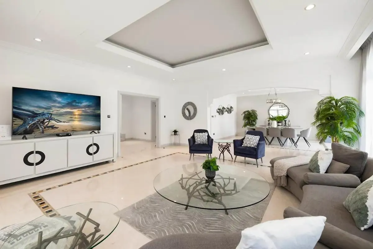 6 Bedroom Modern Luxury Villa In Palm Jumeirah Dubai United Arab Emirates