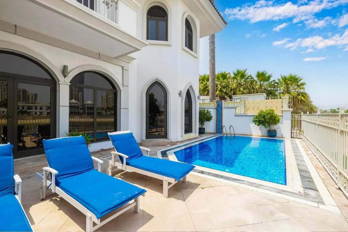 6 Bedroom Modern Luxury Villa In Palm Jumeirah Dubai 0*,  United Arab Emirates
