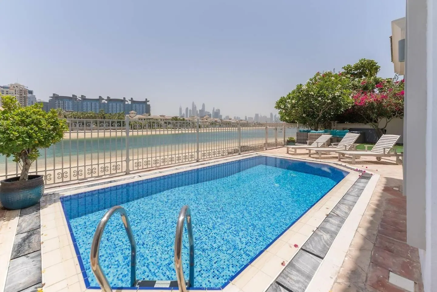 6 Bedroom Modern Luxury Villa In Palm Jumeirah Dubai